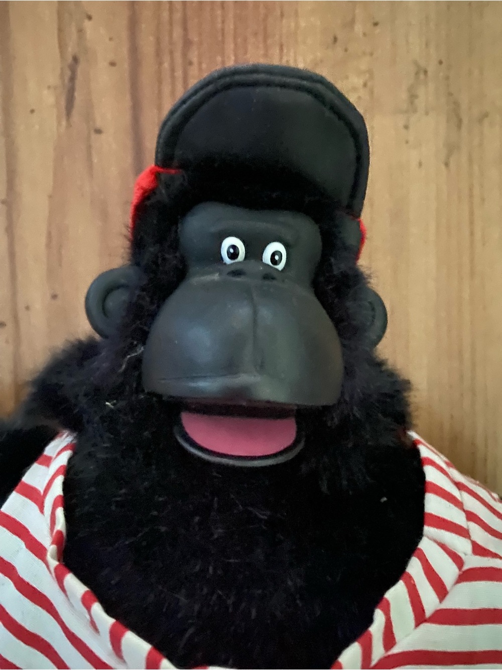 Novelty  Plush Gorilla /Monkey Toy  -Musical moved to Macarena